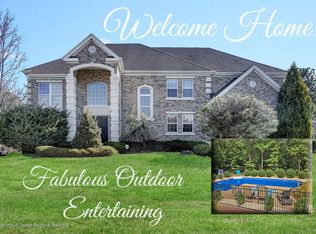 17 Fox Hollow Dr, Jackson, NJ