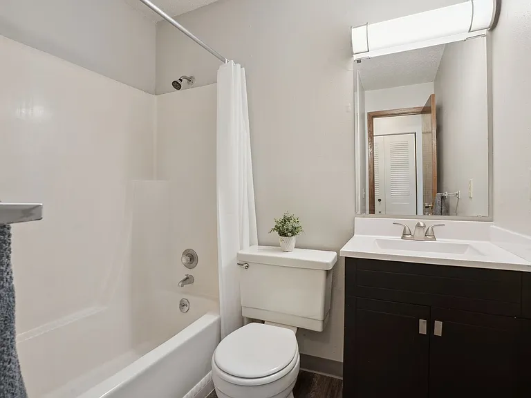 Lantern Square Apartments Spacious 1, 2 & 3 Bedrooms — Photo 45