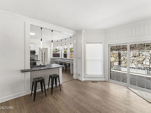 5th image of 103 Amanda Pl