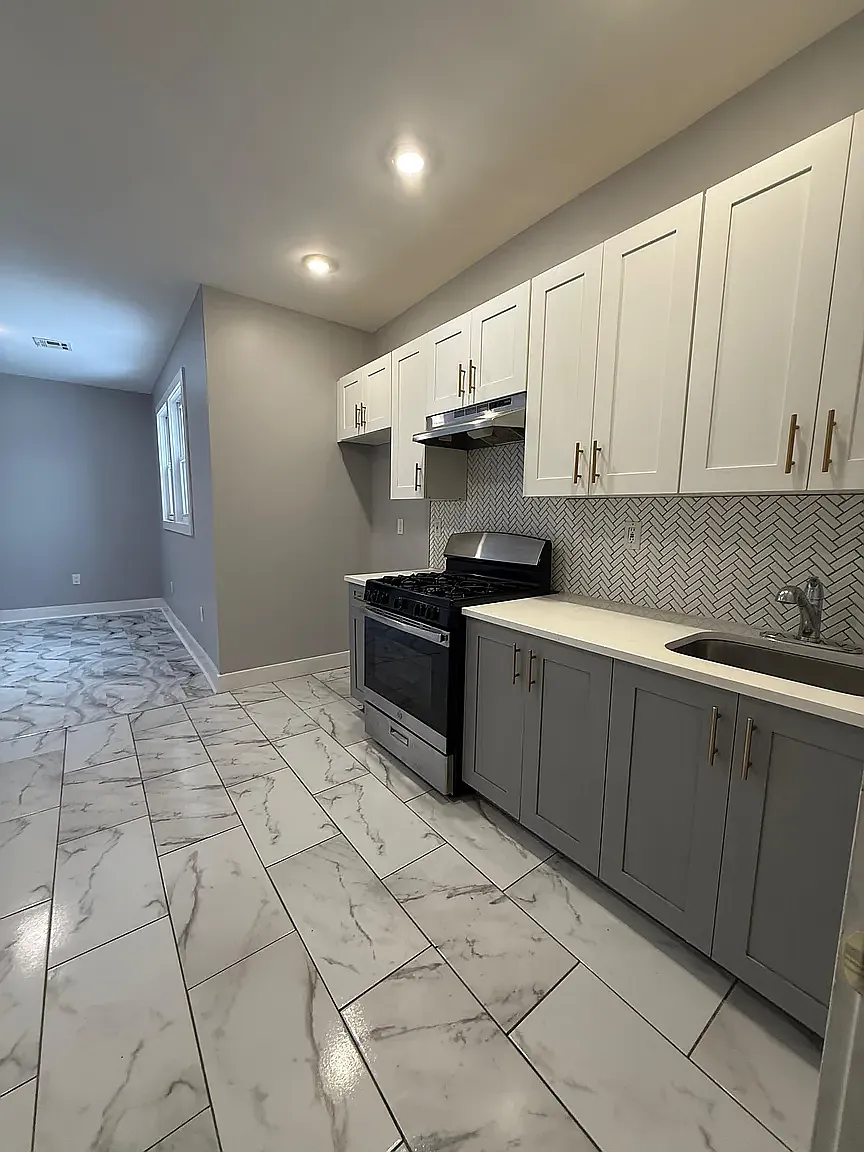 Building Photo - 61 16th Ave #5C