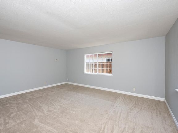 5th image of 2641 Sibelius Ave