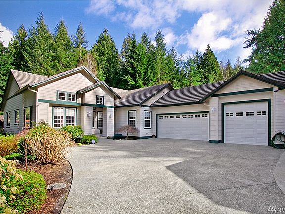 2nd image of 8419 Landing Ln SE