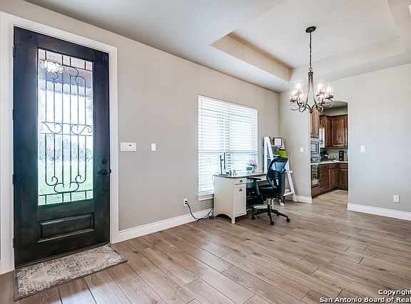 5th image of 102 Saint Clare Woods