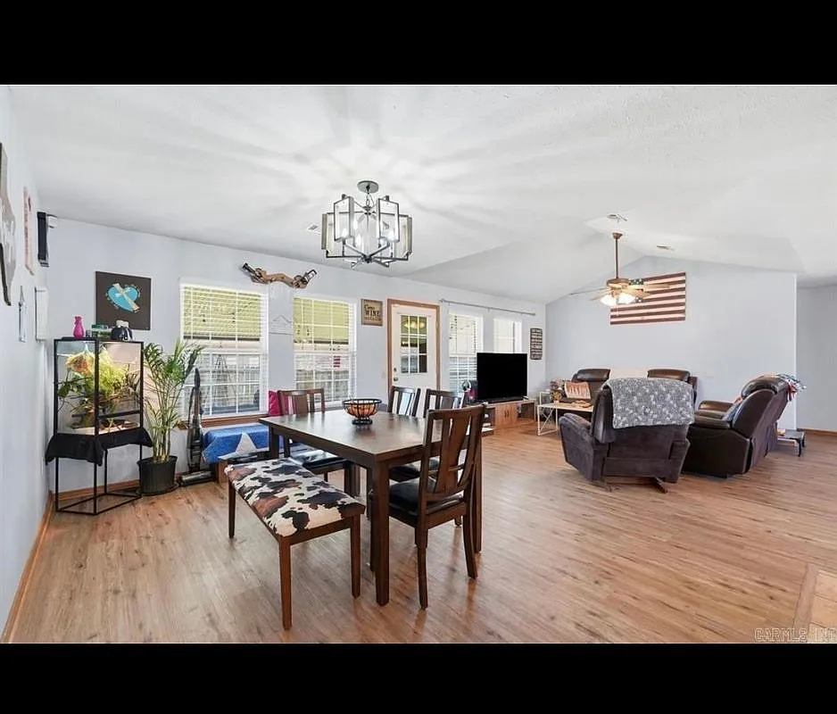 3 bed, 2.0 bath, 1707 sqft, $2,100 — Photo 3