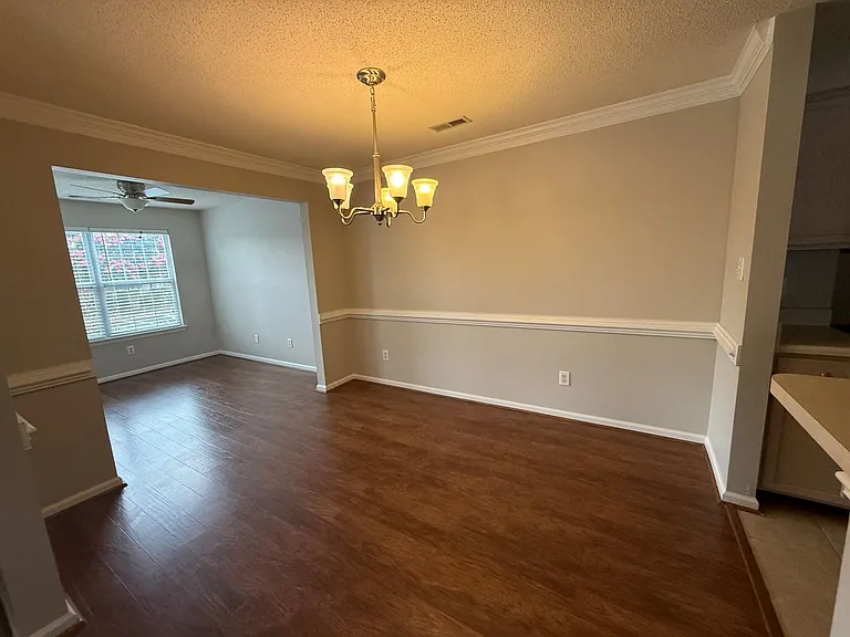 301 Queens Cres — Photo 11