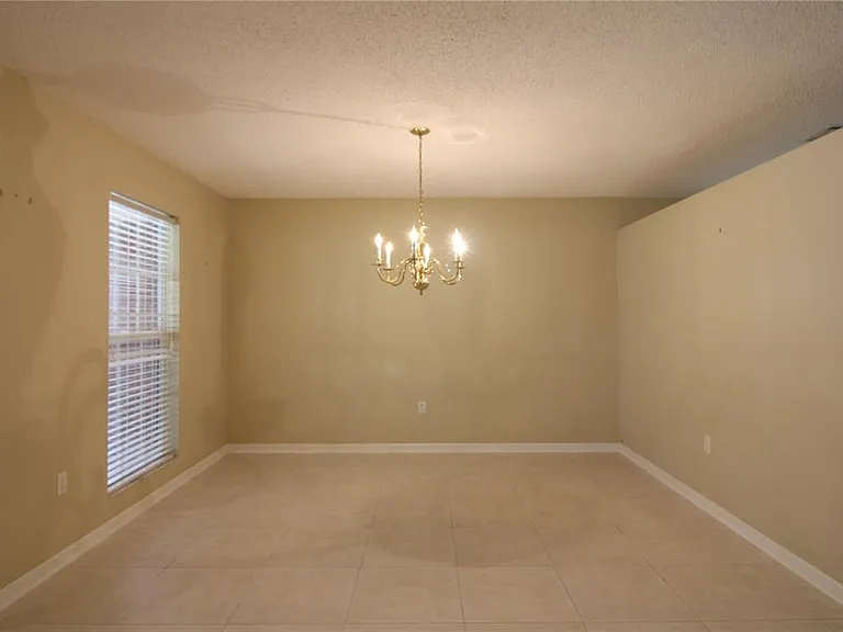 1311 Glenview Ln — Photo 9