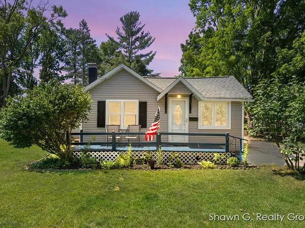 516 E Hammond St, Otsego, MI 49078