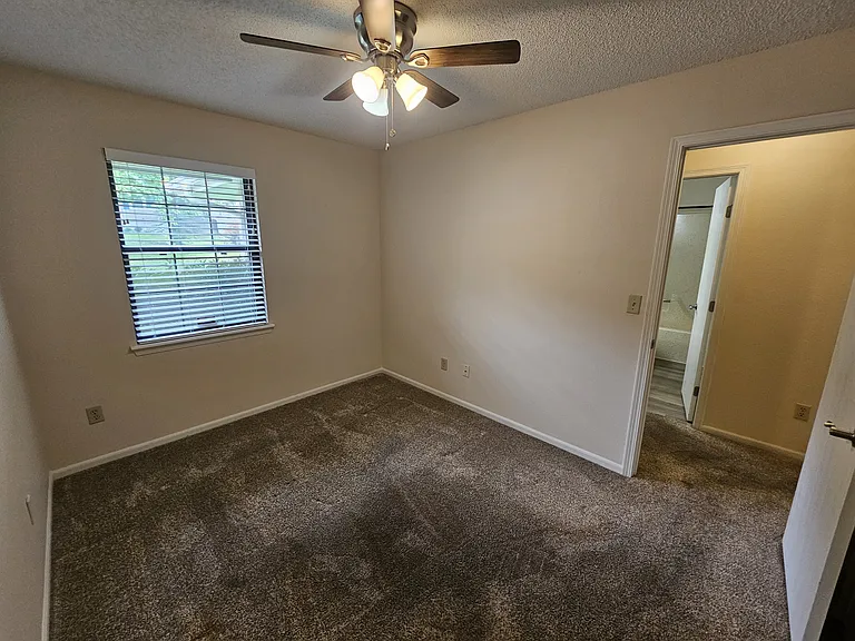 2412 NW 8th St — Photo 32