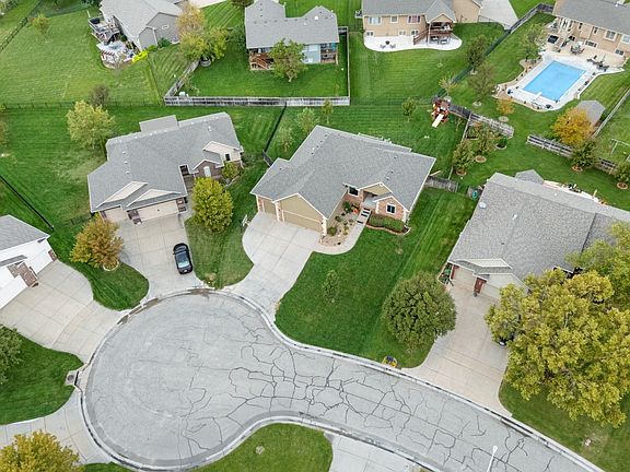 2nd image of 8210 W Havenhurst Cir