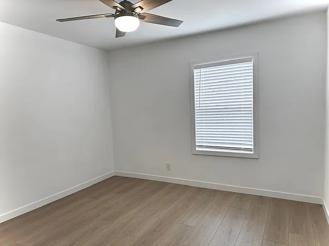 6642 Vineland Ave — Photo 7