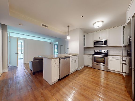5th image of 237 E 34th St APT 303