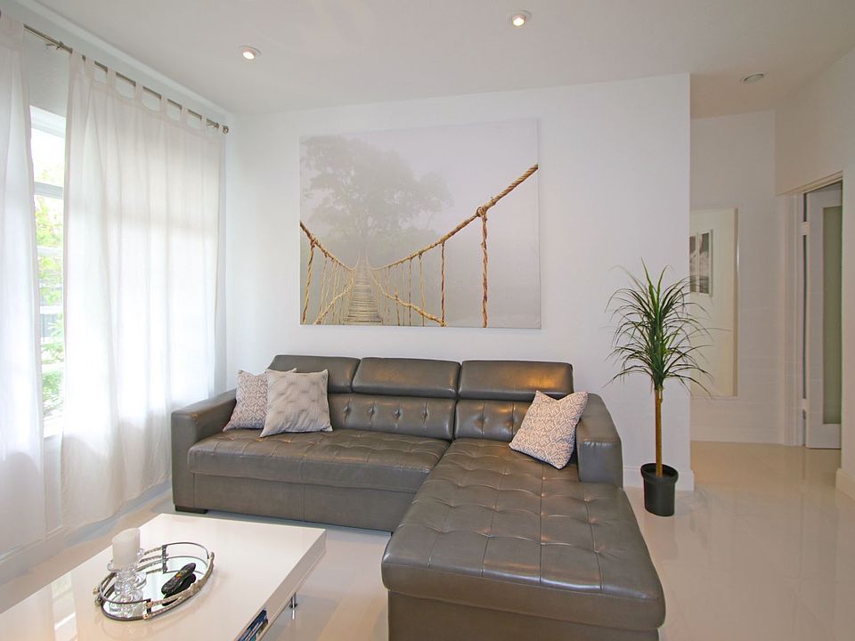 1st image of 827 Jefferson Ave #55