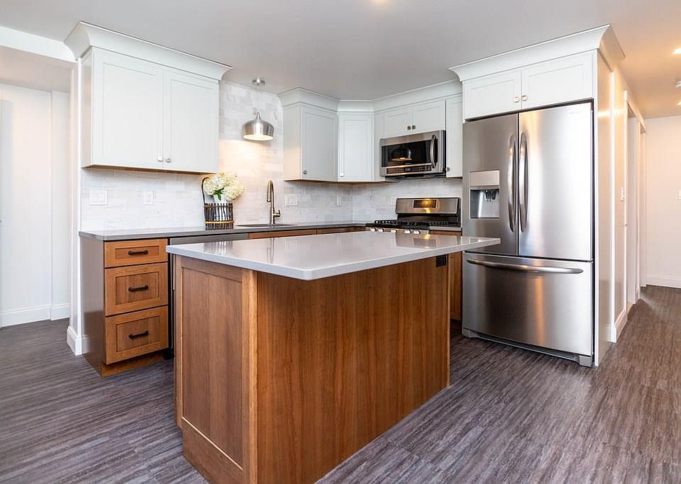 1st image of 167 Ocean Ave W