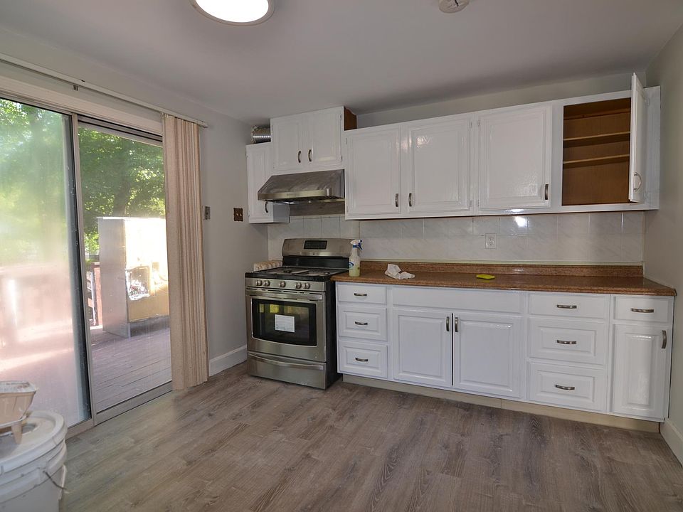 1st image of 114 Everett St Unit 1