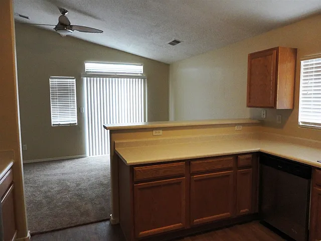 6301 Vaughn Dr NE — Photo 3