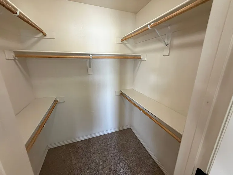 537 Keats Dr — Photo 3
