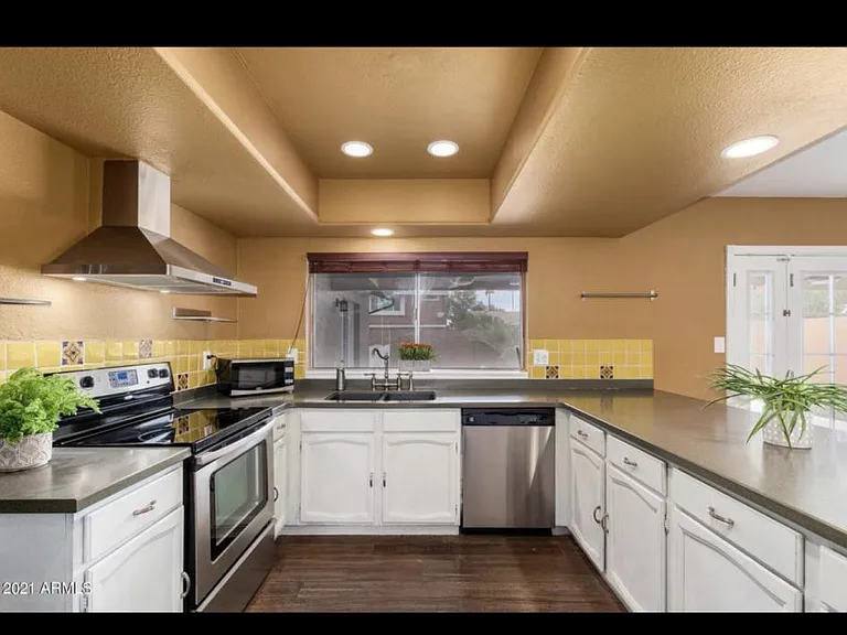 2432 W Dailey St — Photo 25