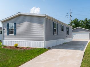 1061 Daleann Ave, Dekalb, IL 60115