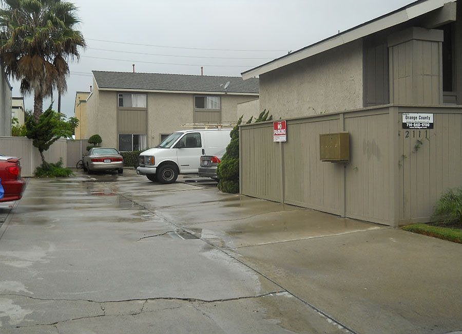 2nd image of 2111 California St