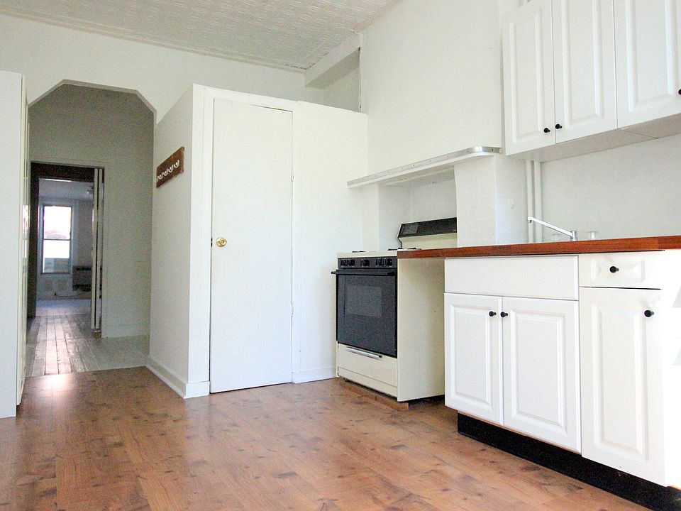 1st image of 108 N 8th St APT 1