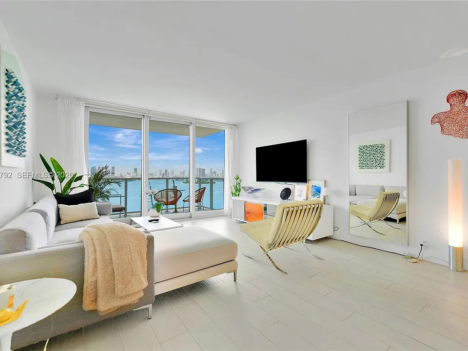 1000 West Ave #1417