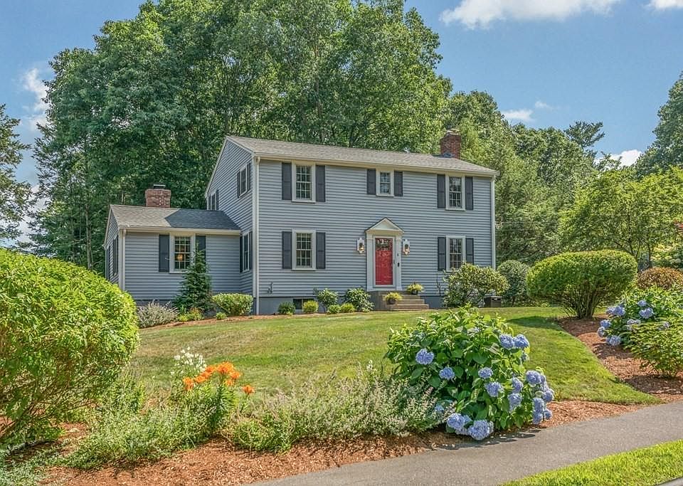1st image of 8 Pinecrest Dr