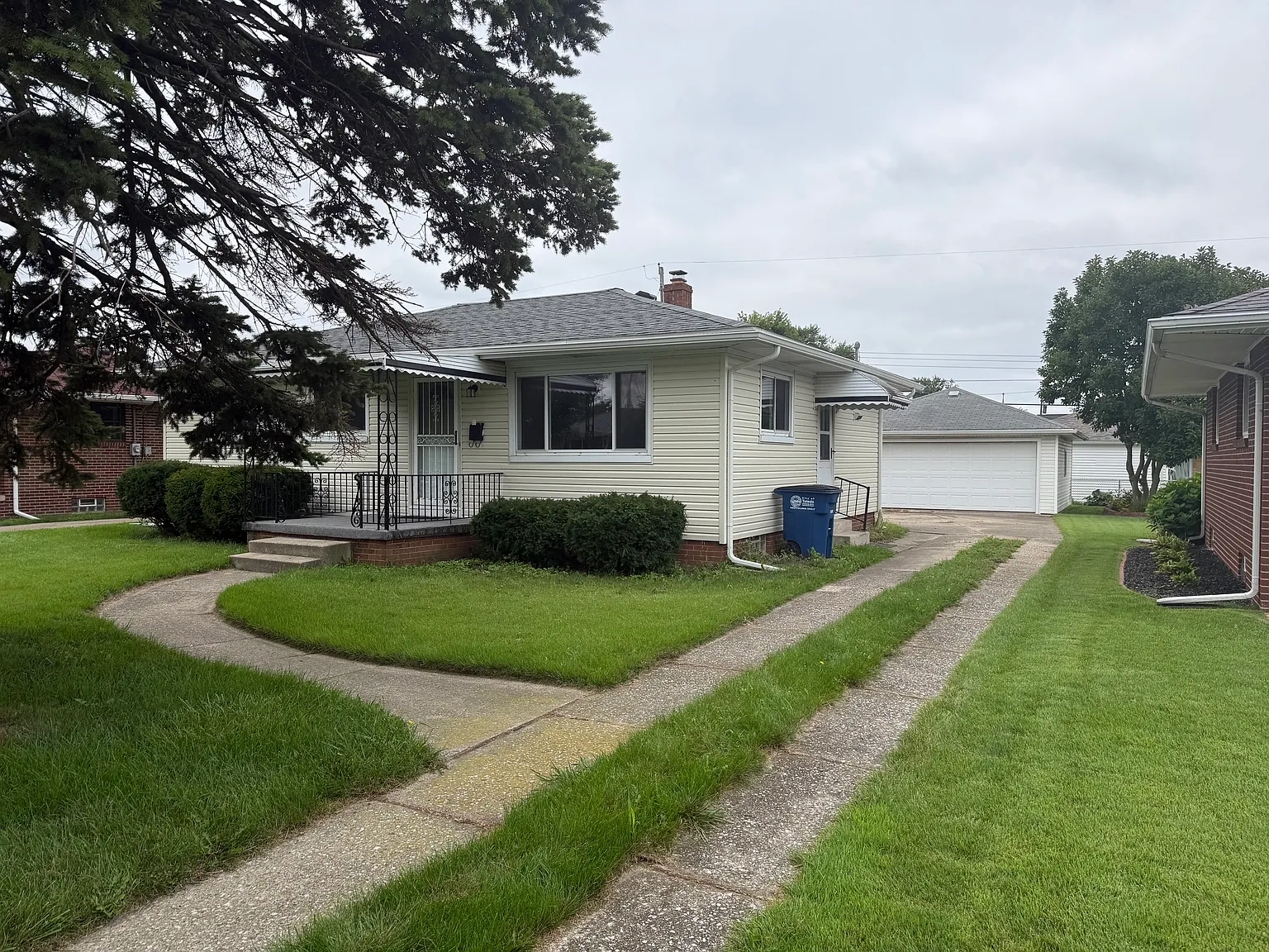 3 bed, 988 sqft, $1,475 — Photo 2