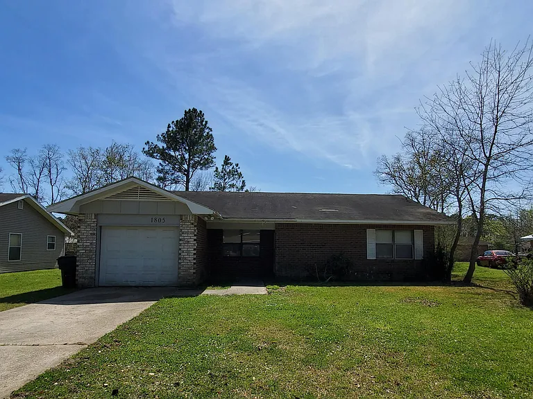 1805 Courtney Dr — Photo 1