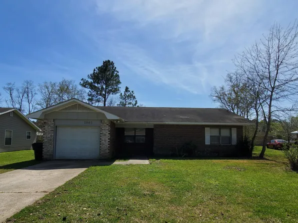 1805 Courtney Dr, Gautier, MS 39553