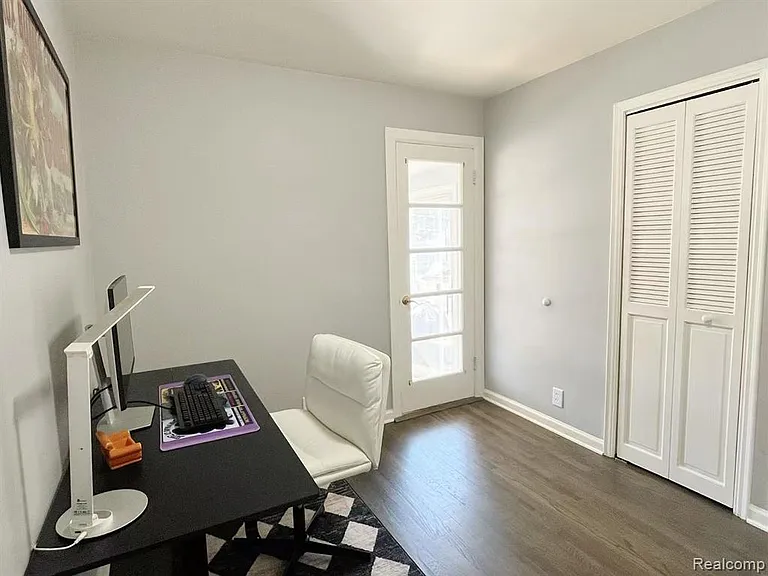 3303 Chester Rd — Photo 21