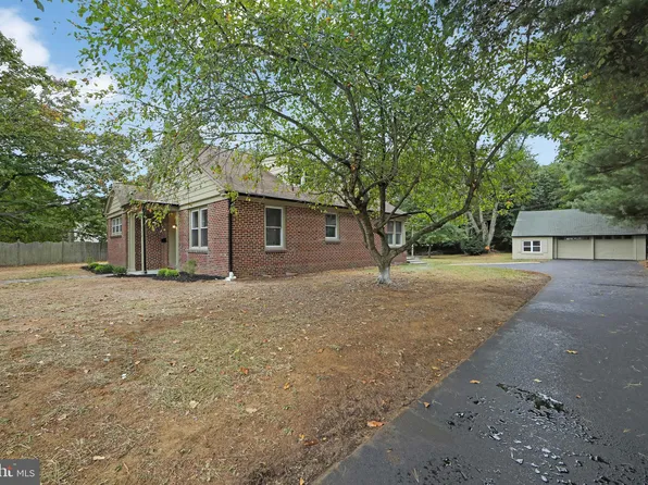 320 E Academy St, Clayton, NJ 08312