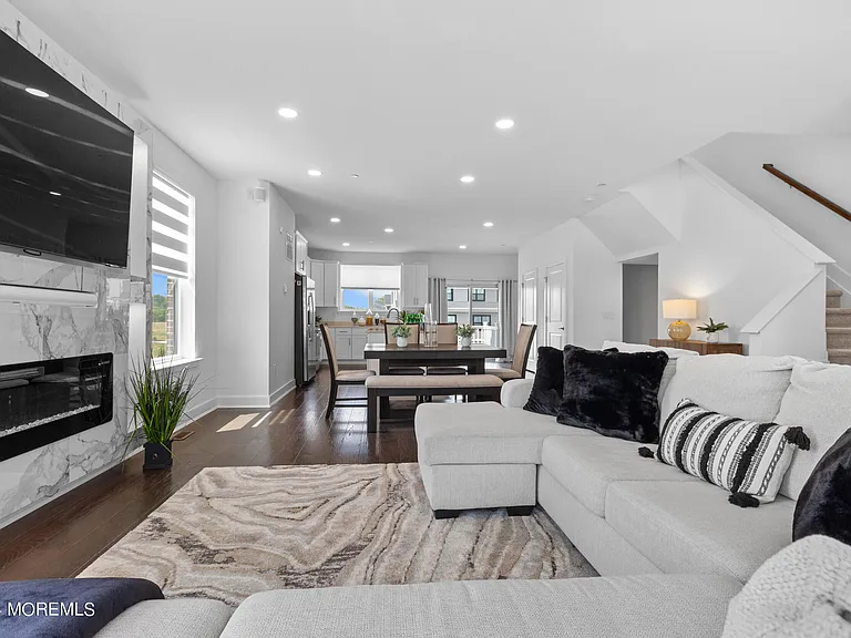15 Kelly Way — Photo 3