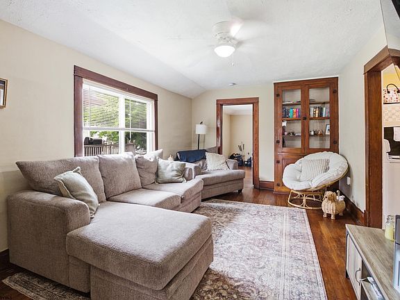 5th image of 227 Maple Ave