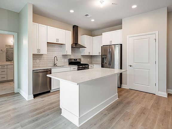 3rd image of 6640 Mooney St #101