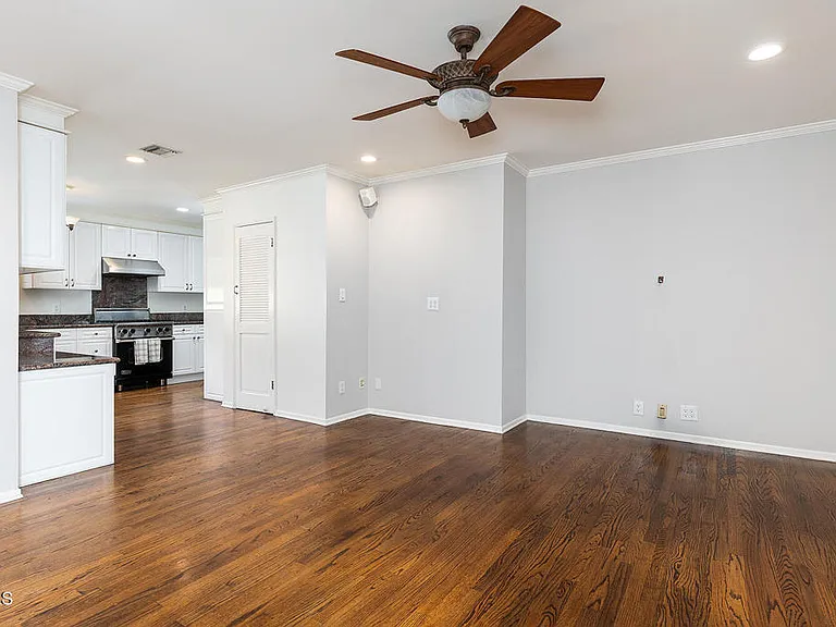 4819 Crown Ave — Photo 11