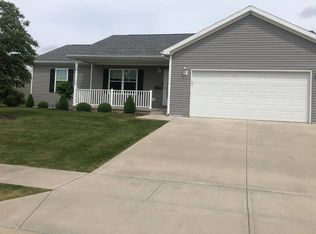 912 Sunrise Dr, Wapakoneta, OH 45895