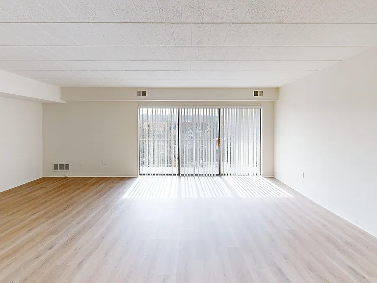 Claybourne Apartments — Photo 7