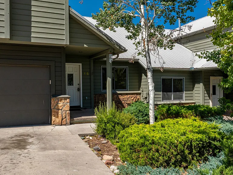 15 Sagewood Ct — Photo 2