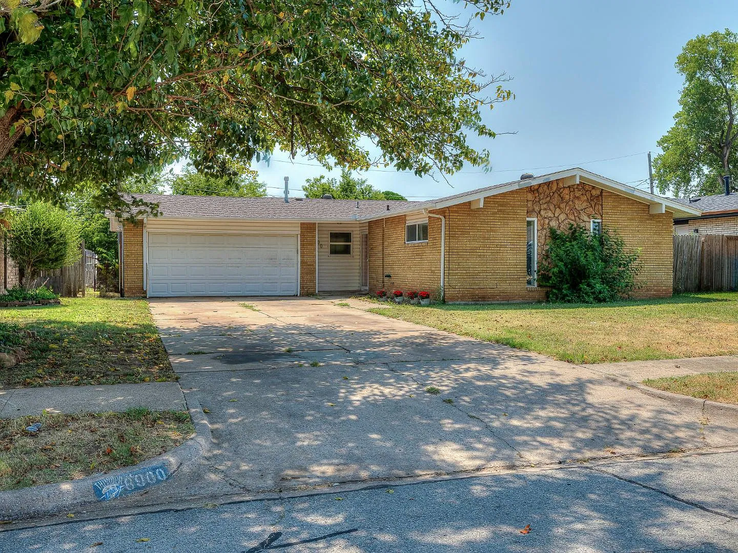 8900 S Hillcrest — Photo 4