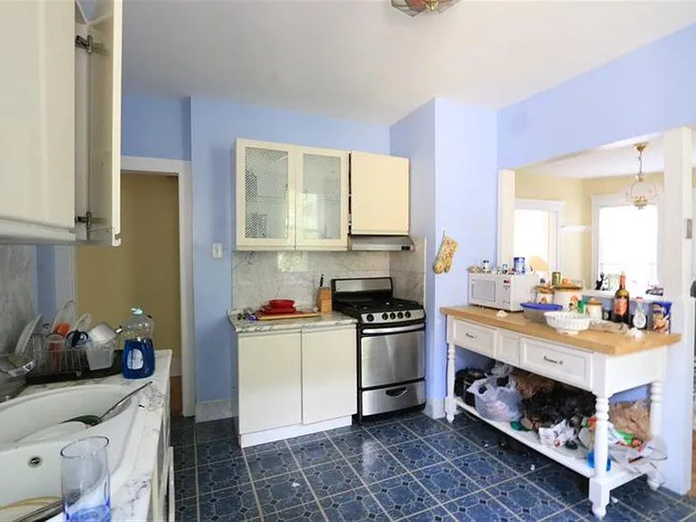 21 Park Ave #2R — Photo 6