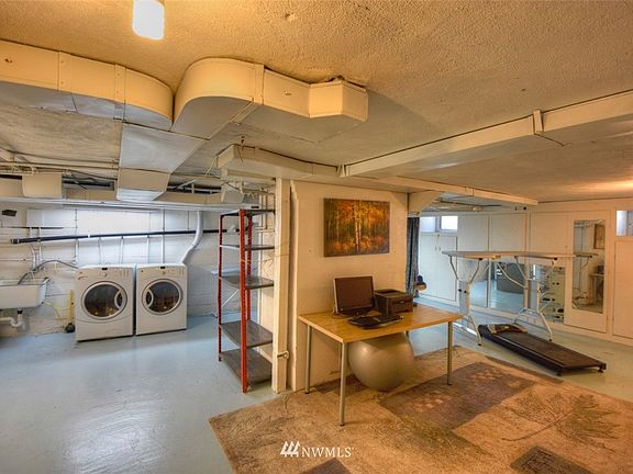 4th image of 703 Governor Stevens Avenue SE