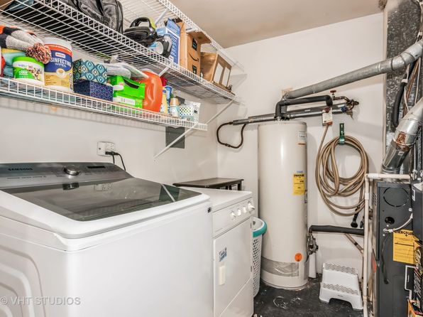 7010 Brighton Ct APT 204, Woodridge, IL 60517
