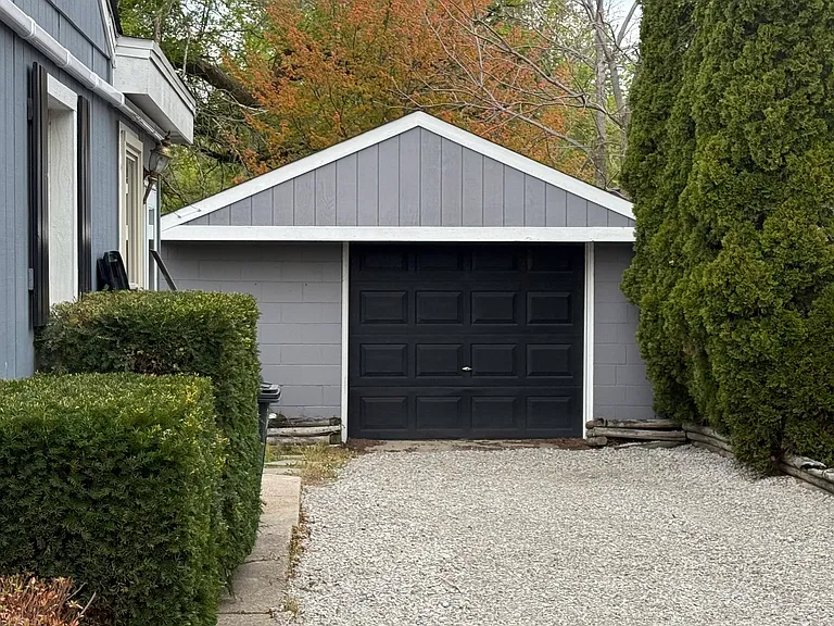 835 E Long Lake Rd — Photo 3