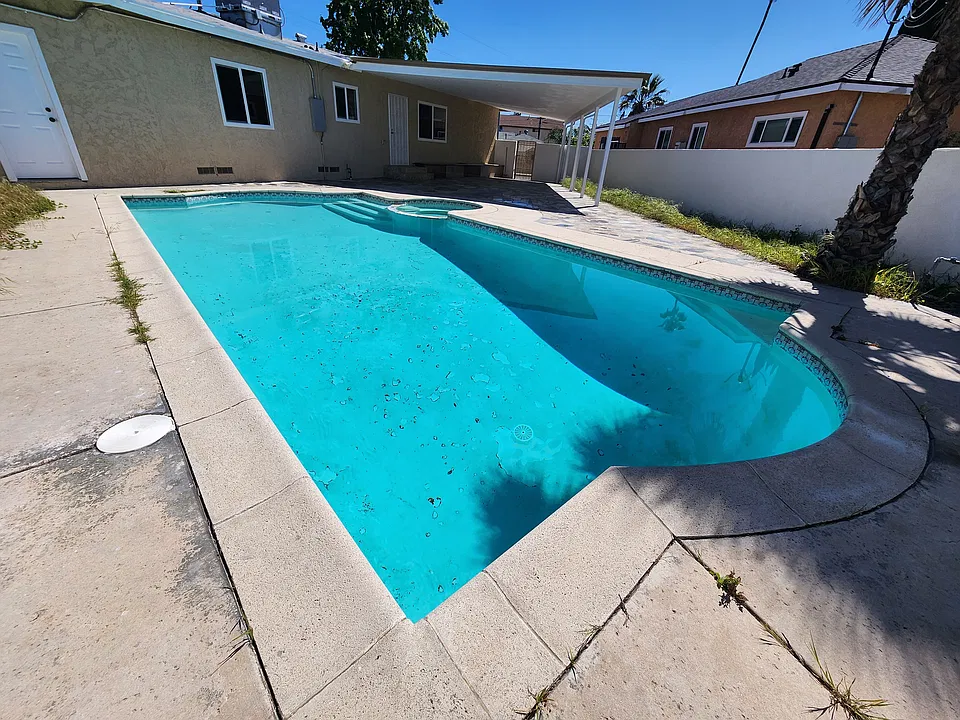 8219 Alcove Ave