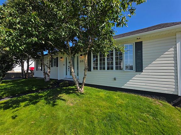 4th image of 215 Cartwright Street