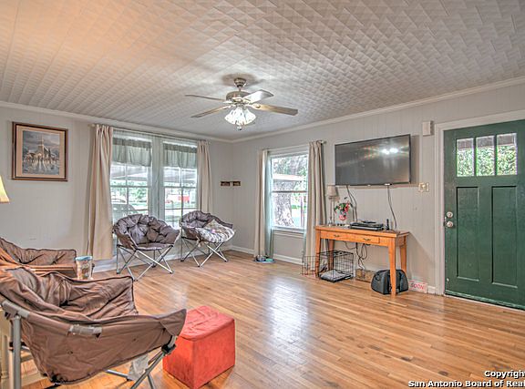 4th image of 1003 E Weinert St