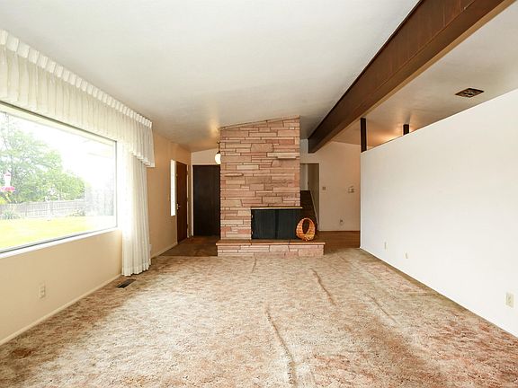 2nd image of 2411 Sunset Dr