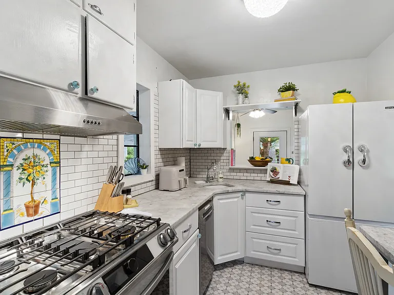 610 Pelham Rd — Photo 8