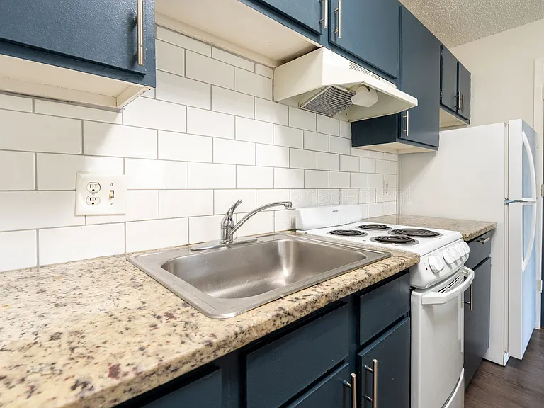 1226 S Longfellow St — Photo 23