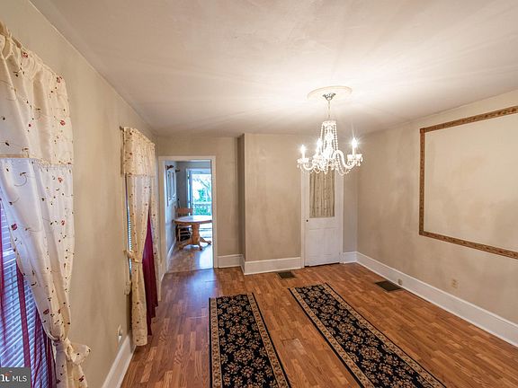 4th image of 29 Pine St